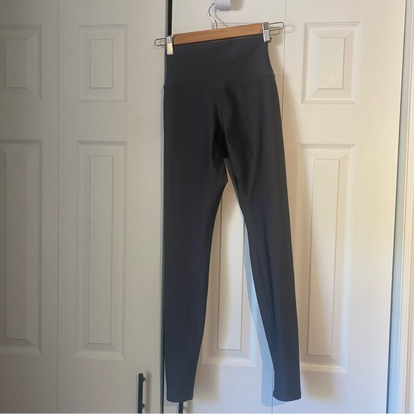 Alo high-waist Airlift Legging. XS (2-4), Anthracite (grey) - Picture 4 of 7